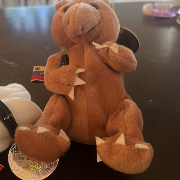 Set of 3 international coca-cola beanies. - Picture 4 of 4